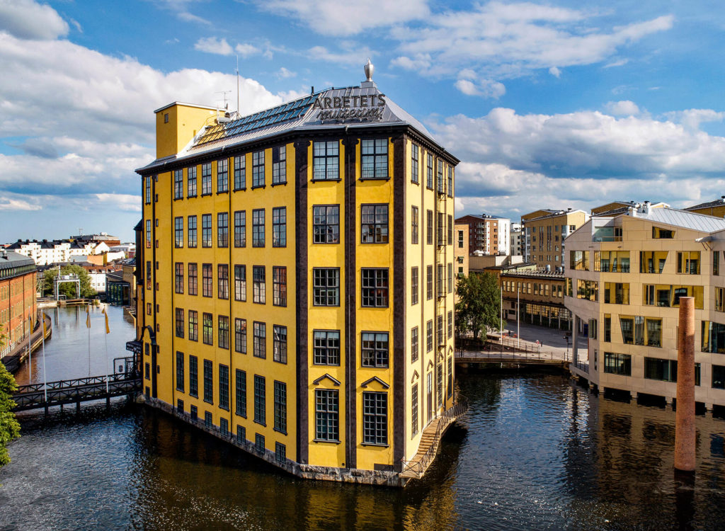 Byggnaden strykjärnet där arbetets museum ligger.